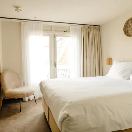 Strandhotel Camperduin 4* スコールル