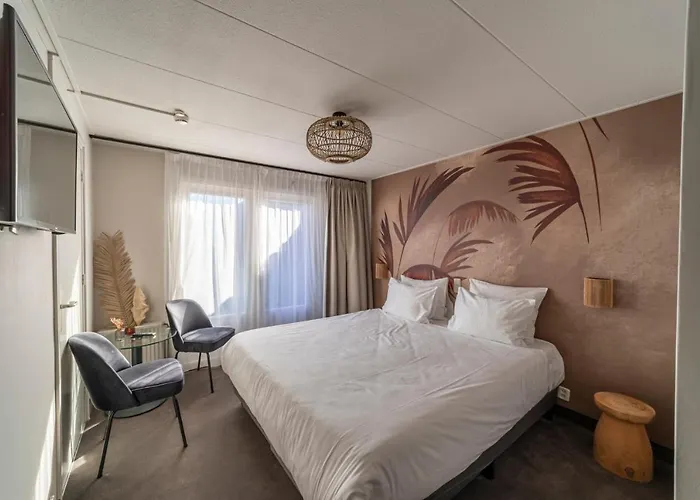 Strandhotel Camperduin 4* スコールル