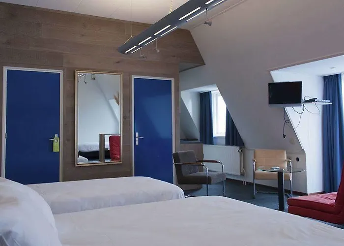 Strandhotel Camperduin 4* スコールル