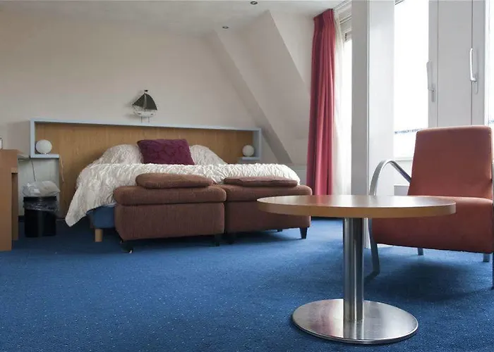 Strandhotel Camperduin ホテル スコールル