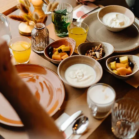 Strandhotel Camperduin 호텔 4*