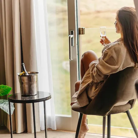 Strandhotel Camperduin 호텔 슐